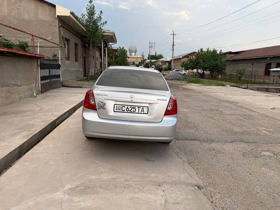 Tozza bir qoʻl moshina
