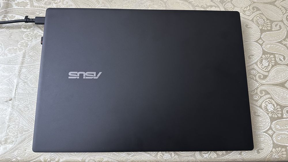 Ноутбук Asus V16