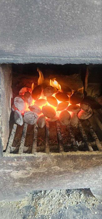 Брикет уголь 2 500 тыс сум за 1 кг, для шашлыка и отопления