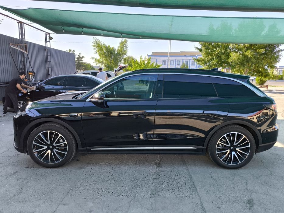 Меняю черный Липмотор С11 на белай. Цена 24200