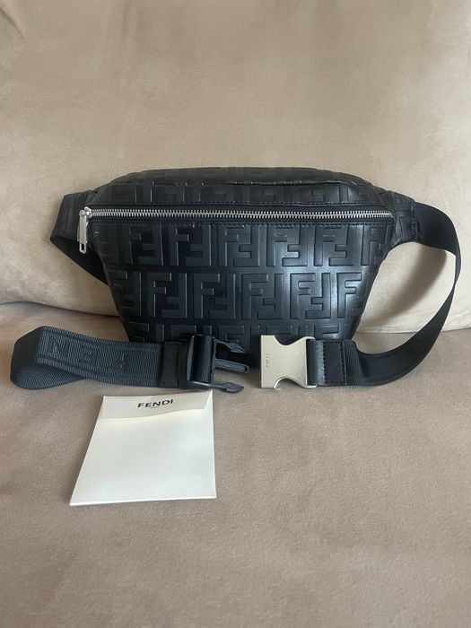 Чантичка / паласка Fendi