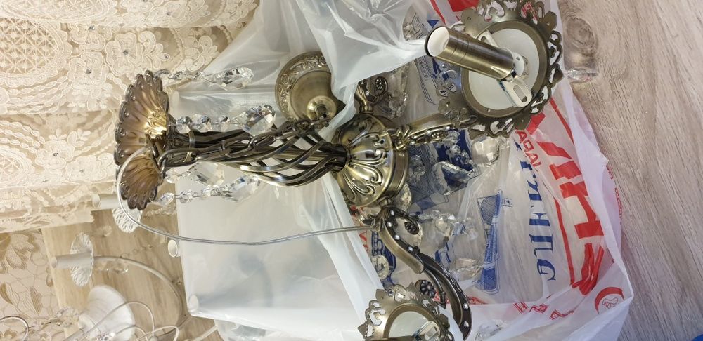 Продам люстру