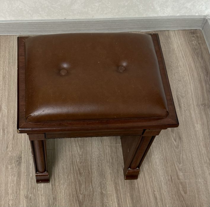 Пуфик табуретка кожанный, турецкого производства