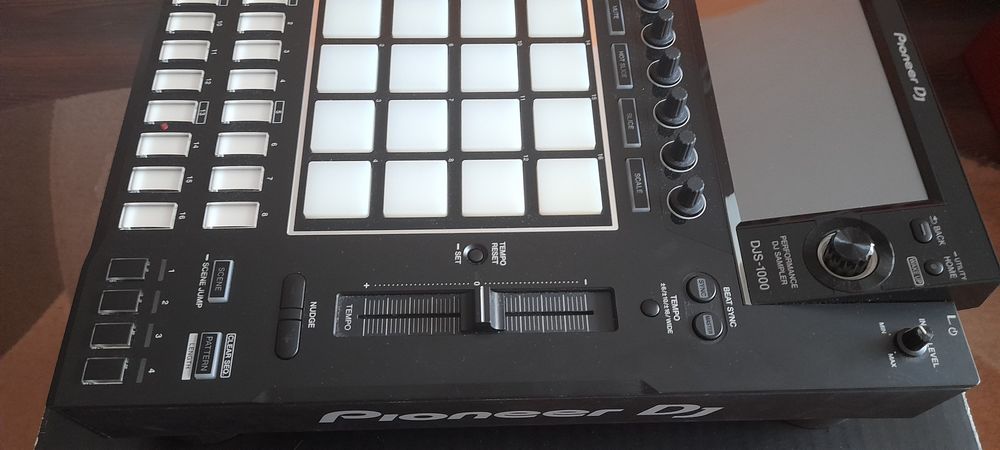 Pioneer Djs1000 Sampler ( nu Roland, Korg, yamaha )