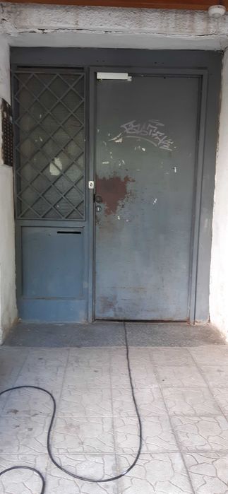 Метална входна врата