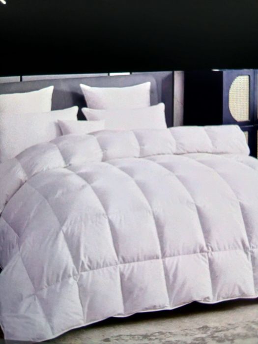 OFERTA !!! 10 Lenjerii de pat hoteliere din material Damasc
