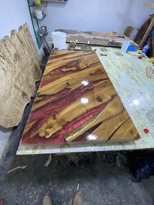 На заказ изготовим слебы и мебель в сочетании дерева и эпоксидки