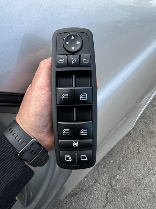 Кнопки стеклоподьемников w164