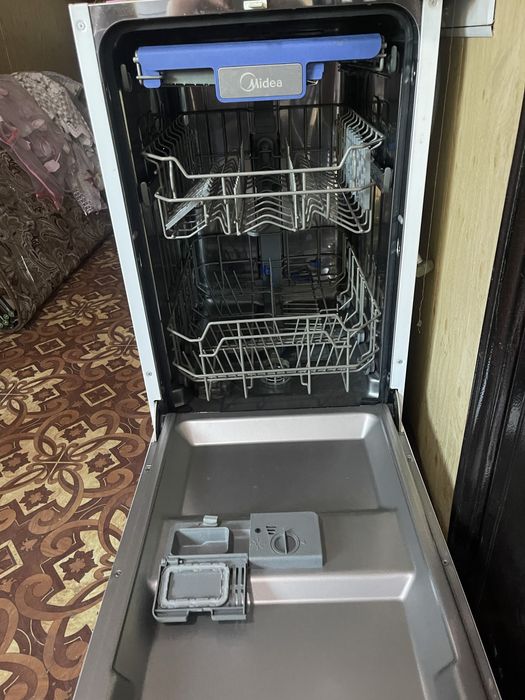 Продам посудомоечную машину