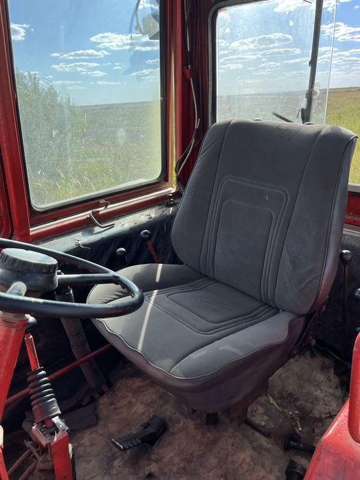 Трактор-экскаватор, снегоуборщик ЮМЗ