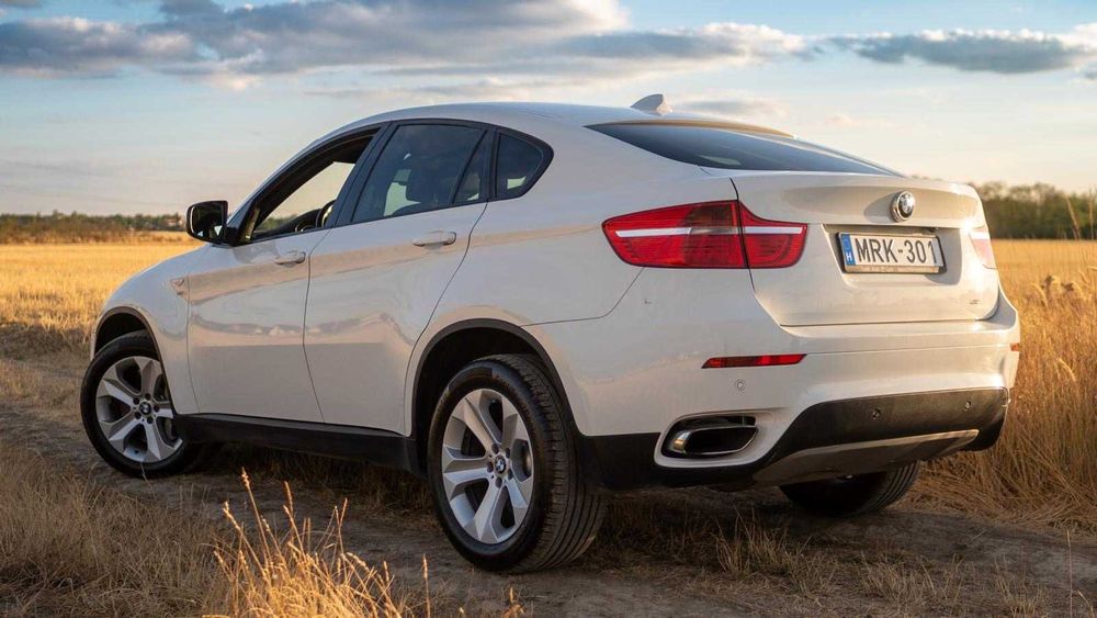 BMW X6 xDrive50i 4.4 V8 408 CP Istoric BMW documentat