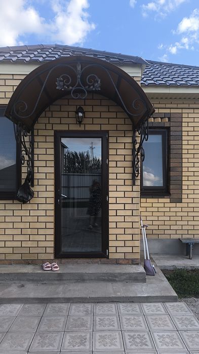 Козырек на крыльцо дома