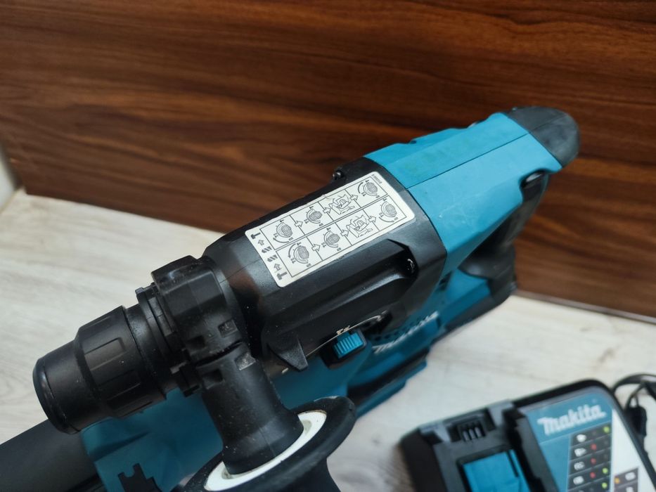 Rotopercutor 2025  NOU Makita DHR242 cu aspirator