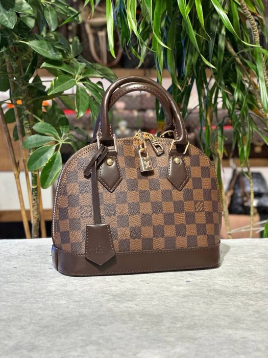 Geanta Louis Vuitton noua !!! Dimensiuni 28/19 !!!