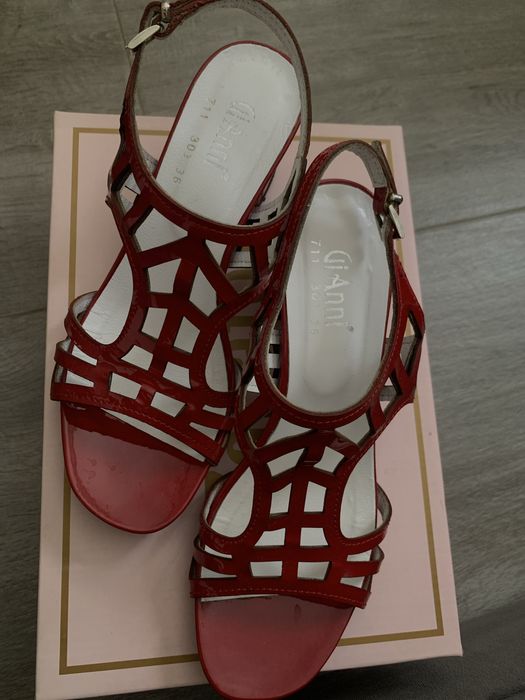 Лачени сандали на ток GiАnni