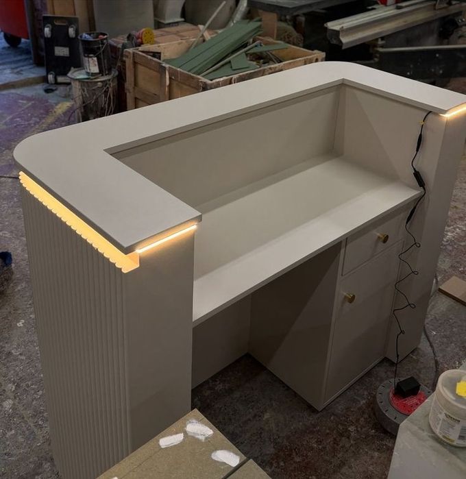 Resepshn stol va stoykalar
Ofis uchun resepshn mebellari