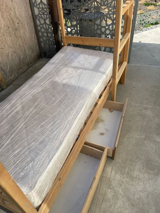 Кровать двух ярусная