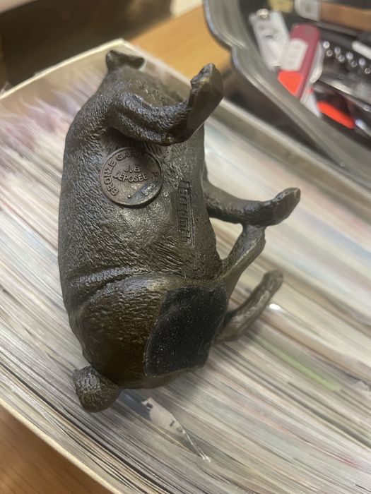 Бронзова миниатура куче мопс