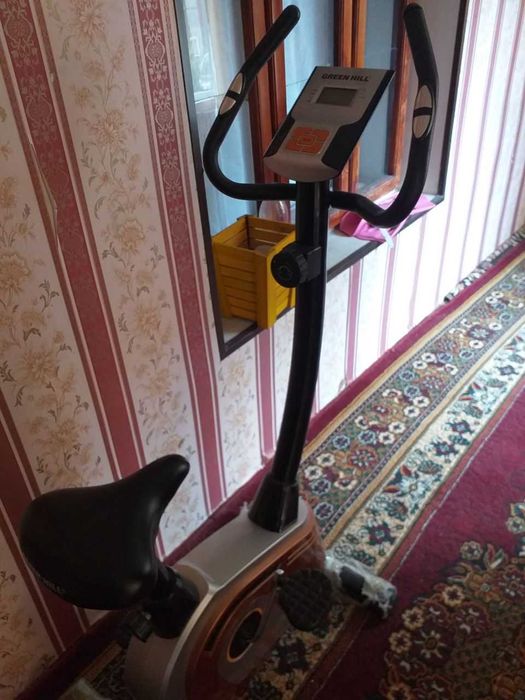 Велотренажёр хорошего качества,  почти не пользовались.