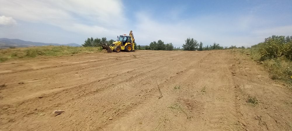 Услуги с Багер, Валяк ,Бобкати , Чук и Самосвали до .БИК-СТРОЙ ООД