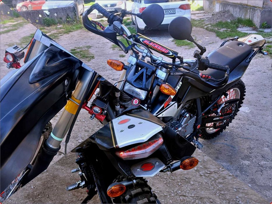 Vând (S) Cross Enduro Beta M4 4T Suzuki motocicletă pentru pReTeNțIoȘi