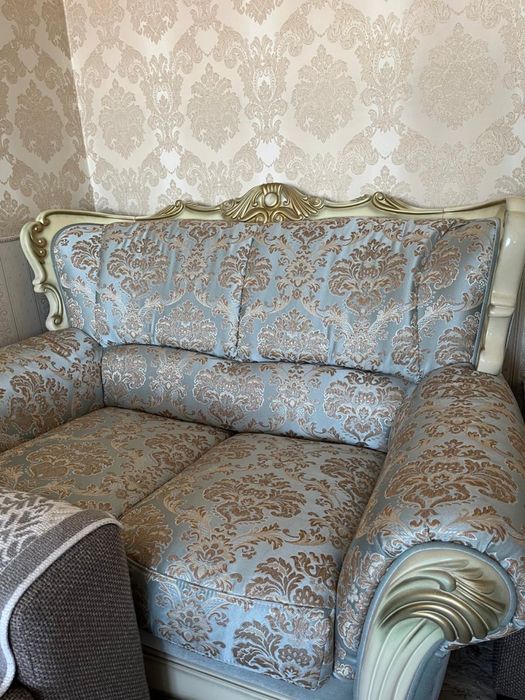 Диван в классическом стиле от Потютьков