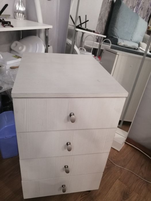 Продам зеркало с тумбочкой