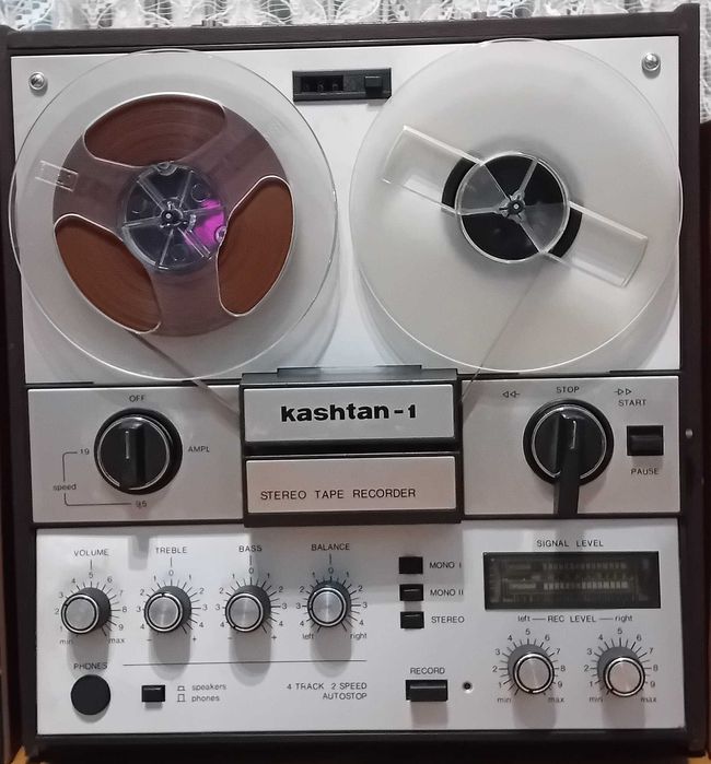 Vand magnetofon KASHTAN cu  boxe Radiotehnica 1000 lei