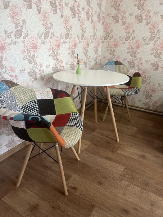 Продам стол и два стула