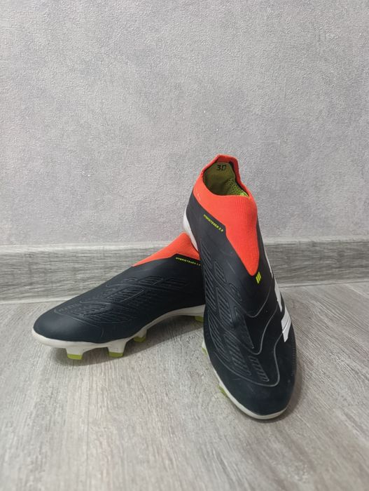 Продаю футбольные бутсы