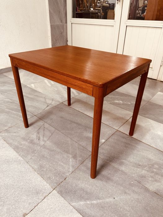 Винтидж холна маса от тиково дърво / Mid Century Scandinavian