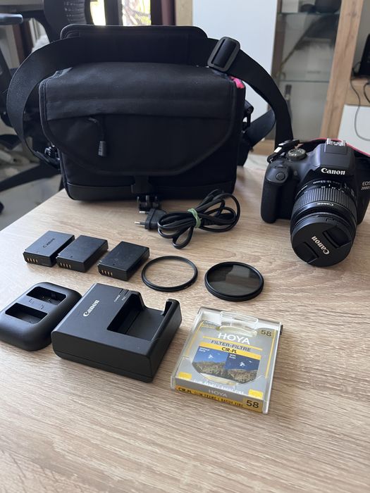 DSLR фотоапарат CANON EOS 2000D + чанта + 3 батерии + 2 зарядни + 2 филтъра
