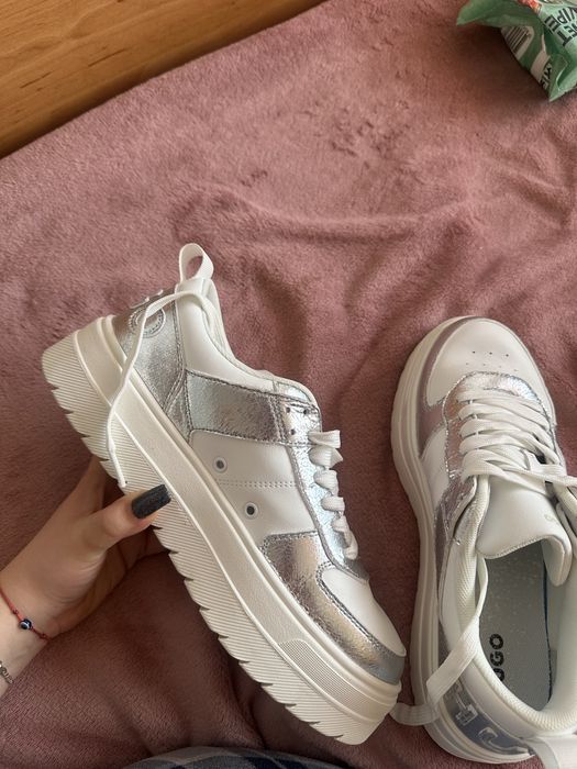 Нови маратонки Hugo