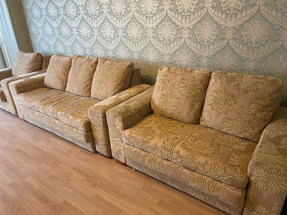 Продам комплект мягкой мебели