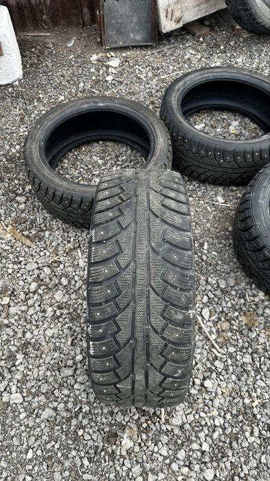 Резина зимняя 215/45 R17
