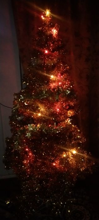 Продам елку золотистую