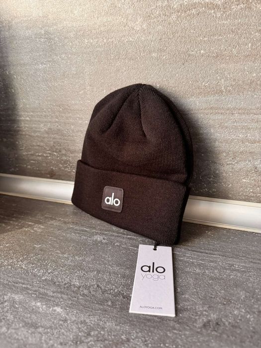 Зимна Шапка - Alo yoga