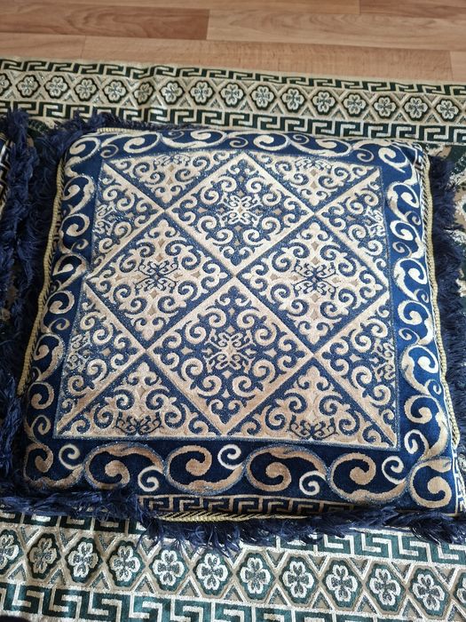 Красивые корпешки и две подушки