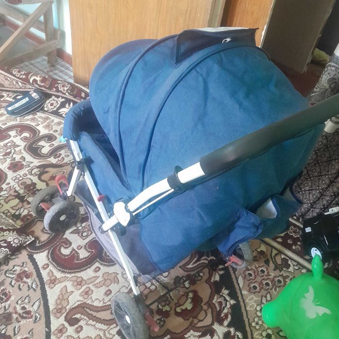 KOLYASKA bolalar uchun sotiladi