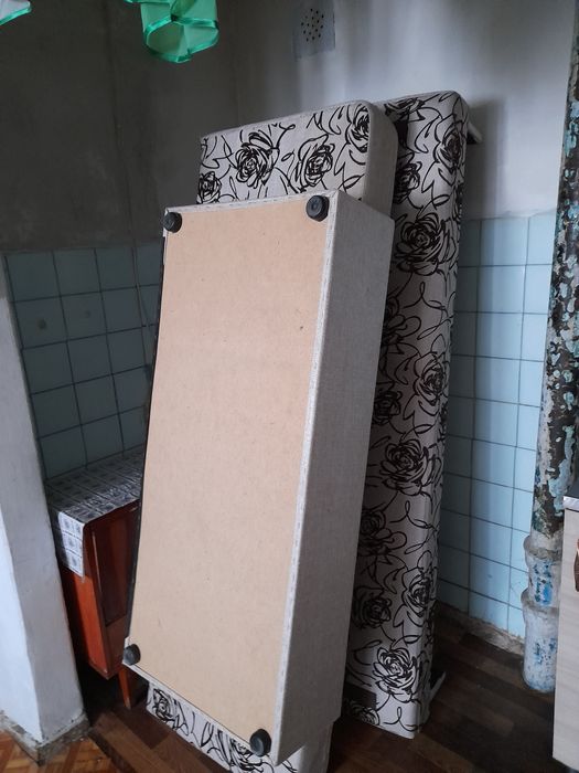 Продам диван раскладной.