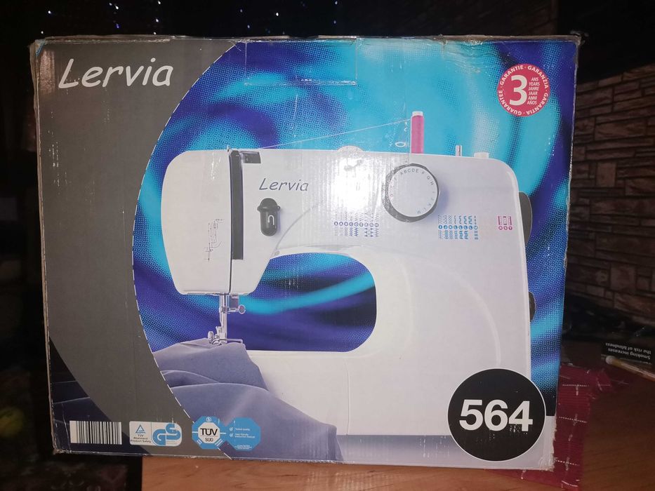Lervia 564 шевна машина – като нова, пълен комплект
