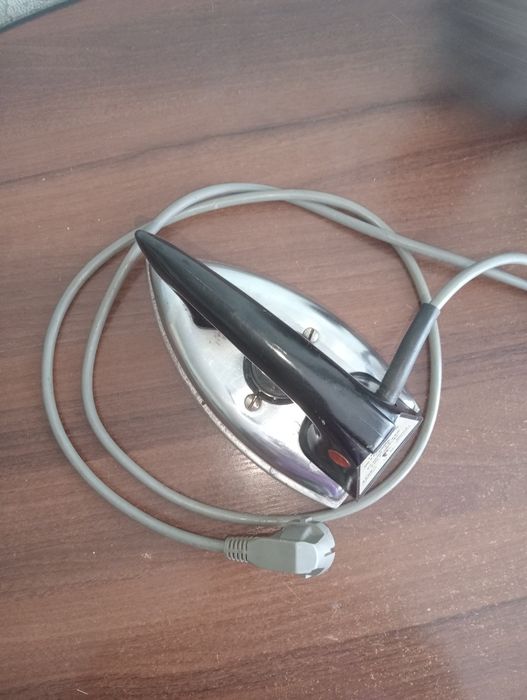 Продам рабочий советский утюг