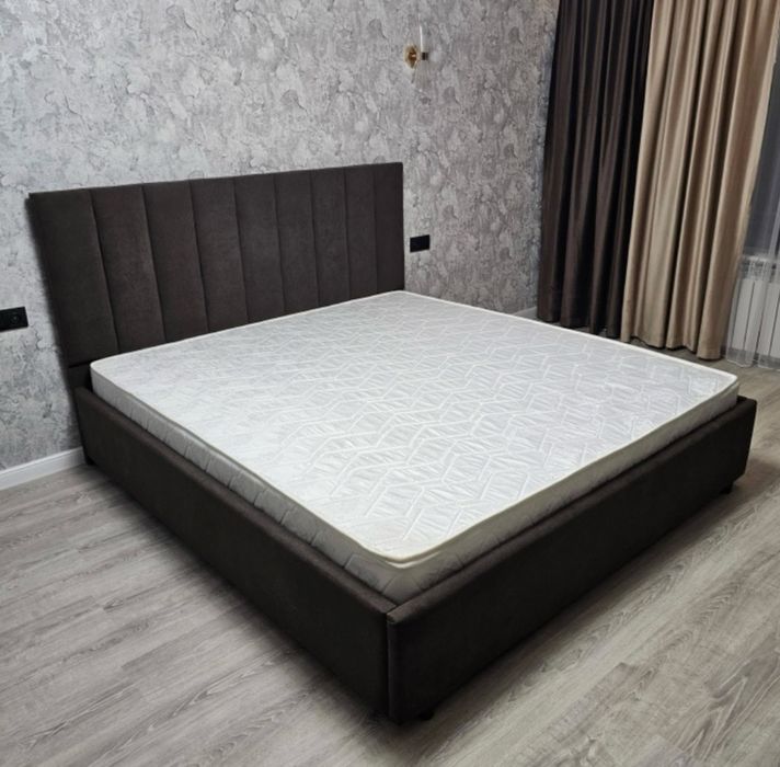 Продам Кровать б/у с матрасом