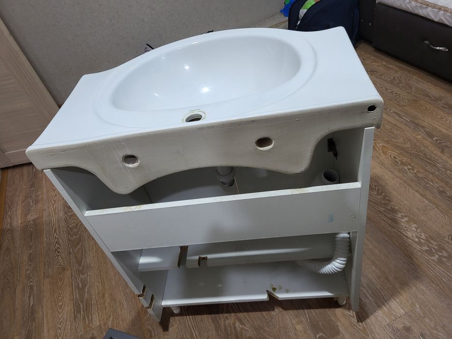 Продам раковину с тумбой
