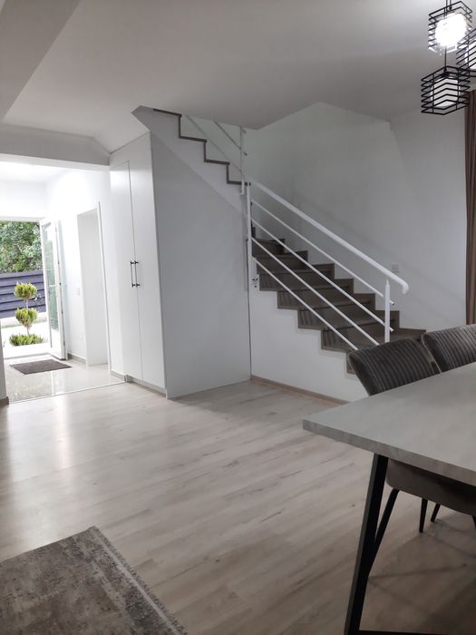 Vila  moderna  Family Market Miroslava