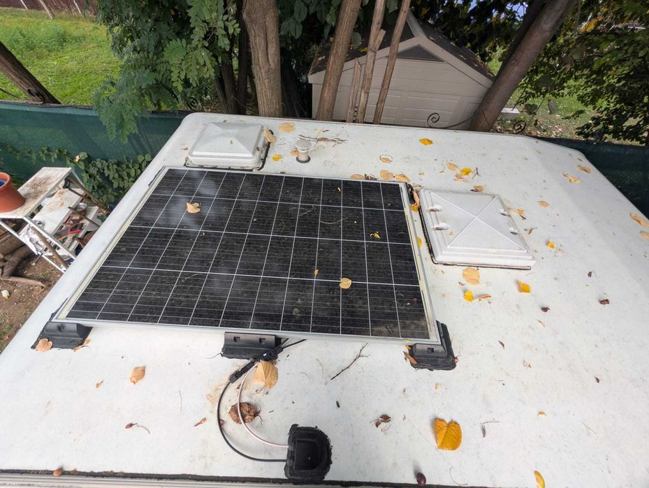 Rulotă T.E.C. Weltbummler (1993) – 100% Autonomă Off-Grid: LiFePO4 100Ah + Panou Solar 240W + Instant & Duș + Suport Biciclete + Marchiză