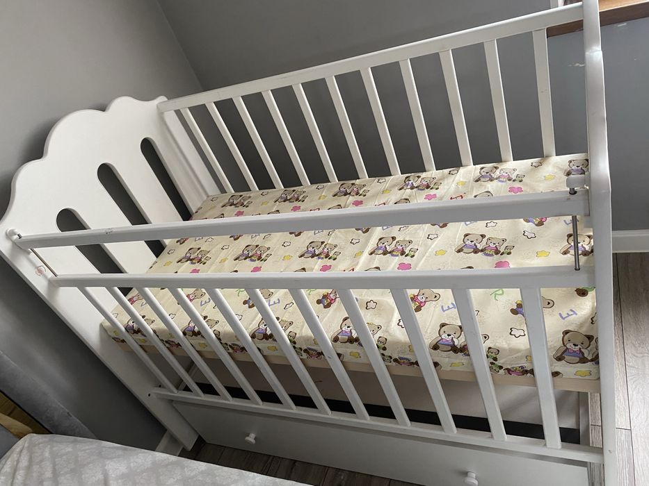 Манеж-кровать есть качания,матрас в подарок