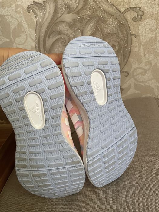 Adidasi Adidas marimea 34