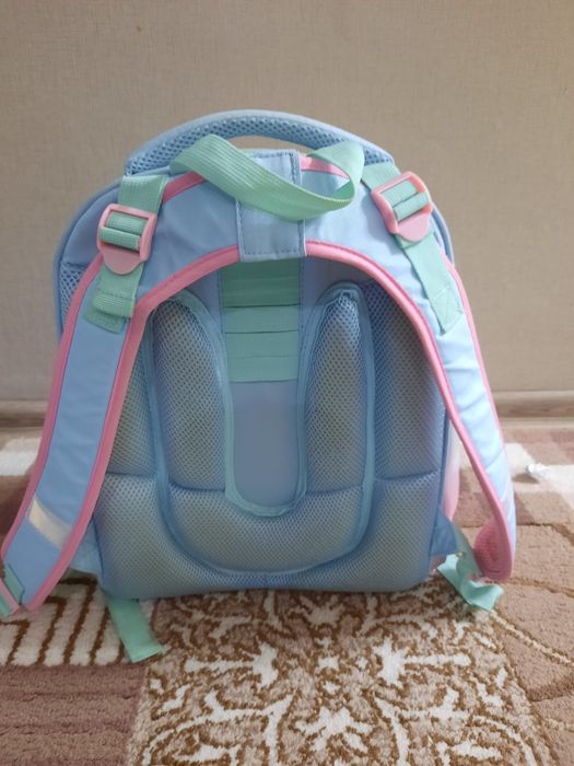 Продам рюкзак для девочки для школы