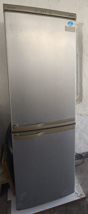 Холодильник работает